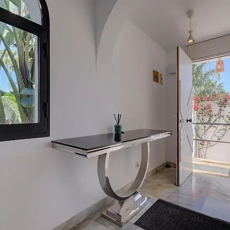 Three Bedroom Townhouse 100 Meters From The Beach! Holiday home *